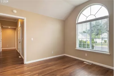 1044 NW Kring St, Roseburg, OR 97471 - Photo 32
