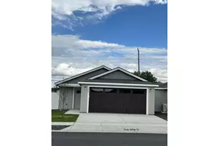 1082 NE 10th Pl, Hermiston, OR 97838 - Photo 1