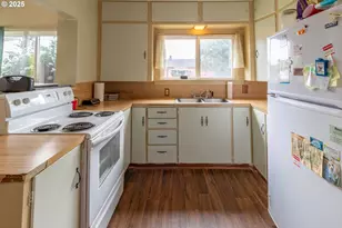 655 6th St, Myrtle Point, OR 97458 - Photo 8