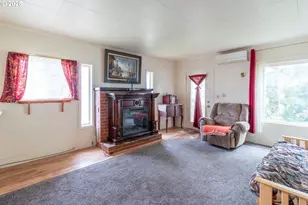 655 6th St, Myrtle Point, OR 97458 - Photo 6