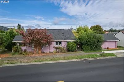 655 6th St, Myrtle Point, OR 97458 - Photo 1
