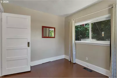 880 NE Thompson Ave, Salem, OR 97301 - Photo 20