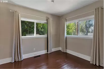 880 NE Thompson Ave, Salem, OR 97301 - Photo 18