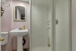 880 NE Thompson Ave, Salem, OR 97301 - Photo 38