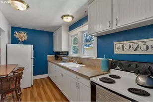 880 NE Thompson Ave, Salem, OR 97301 - Photo 28