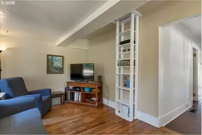 880 NE Thompson Ave, Salem, OR 97301 - Photo 32
