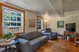 880 NE Thompson Ave, Salem, OR 97301 - Photo 34