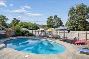 7557 N Edgewater Ave, Portland, OR 97203 - Photo 38