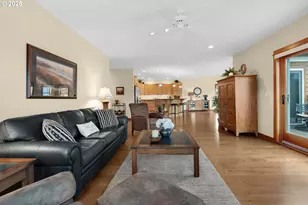 123 S Hemlock St, Cannon Beach, OR 97110 - Photo 18