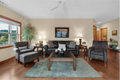 123 S Hemlock St #201, Cannon Beach, OR 97110 - Photo 28