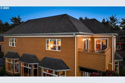 123 S Hemlock St #201, Cannon Beach, OR 97110 - Photo 2