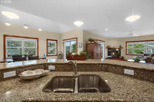 123 S Hemlock St, Cannon Beach, OR 97110 - Photo 24