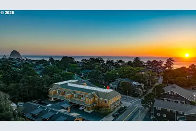 123 S Hemlock St #201, Cannon Beach, OR 97110 - Photo 2