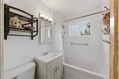 1729 Cottonwood Ave, Coos Bay, OR 97420 - Photo 14