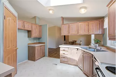 655 NE Burnett Rd #4, McMinnville, OR 97128 - Photo 16