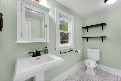 700 SE 61st Ave, Portland, OR 97215 - Photo 32