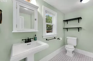 700 SE 61st Ave, Portland, OR 97215 - Photo 32