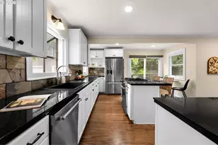 700 SE 61st Ave, Portland, OR 97215 - Photo 10