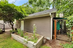 700 SE 61st Ave, Portland, OR 97215 - Photo 42