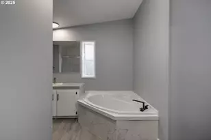 2000 Robins Lane SE, Salem, OR 97306 - Photo 16