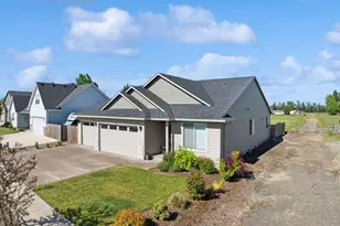 4722 Royal Dr, Albany, OR 97321 - Photo 2