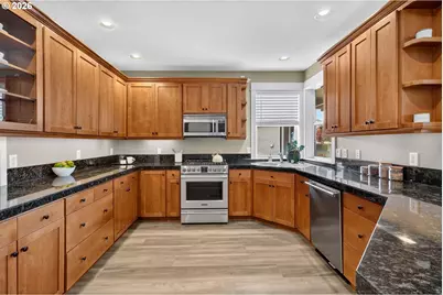 10258 SE Bristol Ct, Portland, OR 97086 - Photo 18
