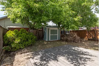 108 NW Dogwood Ave, Redmond, OR 97756 - Photo 4