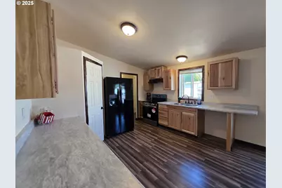 231 Owyhee Ln, Roseburg, OR 97471 - Photo 10