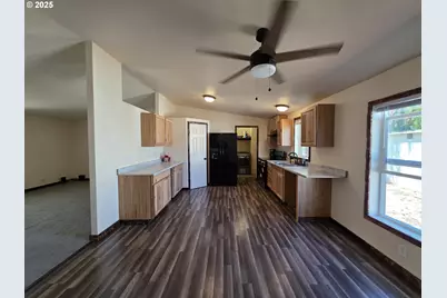 231 Owyhee Ln, Roseburg, OR 97471 - Photo 8