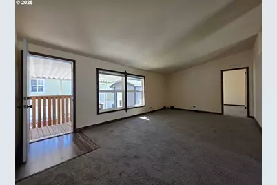 231 Owyhee Ln, Roseburg, OR 97471 - Photo 6