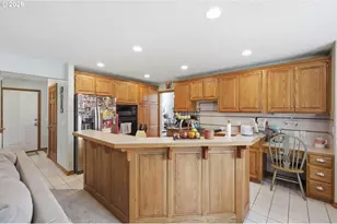 705 S 68th Pl, Springfield, OR 97478 - Photo 16