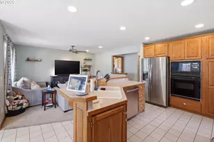 705 S 68th Pl, Springfield, OR 97478 - Photo 14