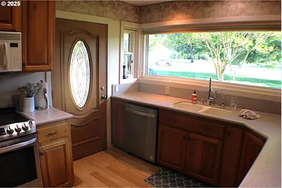 180 Ruckles Dr, Myrtle Creek, OR 97457 - Photo 14