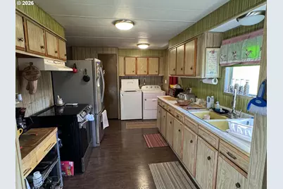 3 Spruce Dr, Myrtle Point, OR 97458 - Photo 4