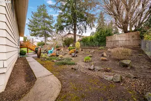 17670 SE Emerald Dr, Milwaukie, OR 97267 - Photo 28