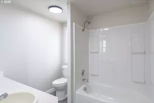 581 NE Alameda, Roseburg, OR 97470 - Photo 16