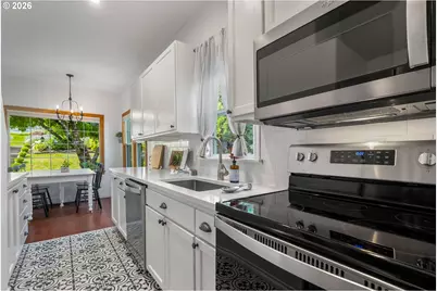1204 State St, Hood River, OR 97031 - Photo 18