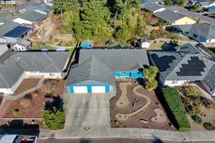 2 Park Village Dr, Florence, OR 97439 - Photo 2