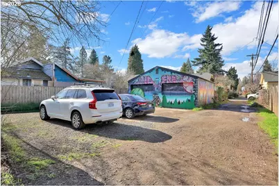 1071 W 11th Ave, Eugene, OR 97402 - Photo 4