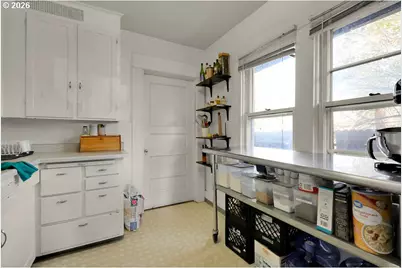 1071 W 11th Ave, Eugene, OR 97402 - Photo 12