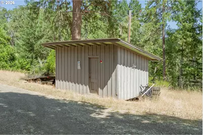 895 Mulberry Ln, Roseburg, OR 97471 - Photo 16
