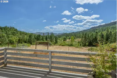 895 Mulberry Ln, Roseburg, OR 97471 - Photo 10