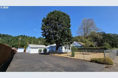 47861 Commercial St, Oakridge, OR 97463 - Photo 2