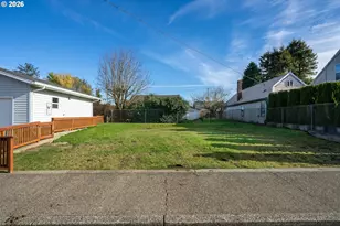 1403 5th St, Tillamook, OR 97141 - Photo 4