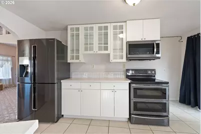 1403 5th St, Tillamook, OR 97141 - Photo 8