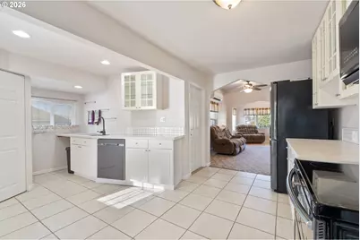 1403 5th St, Tillamook, OR 97141 - Photo 8