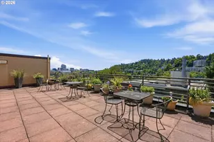 2021 SW Main St, Portland, OR 97205 - Photo 24