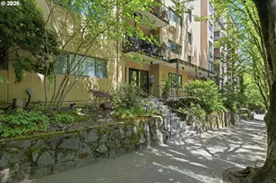 2021 SW Main St, Portland, OR 97205 - Photo 2