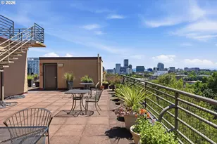 2021 SW Main St, Portland, OR 97205 - Photo 28