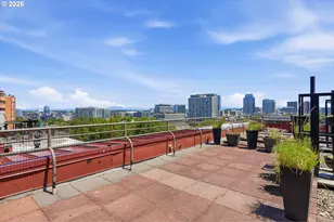 2021 SW Main St, Portland, OR 97205 - Photo 30